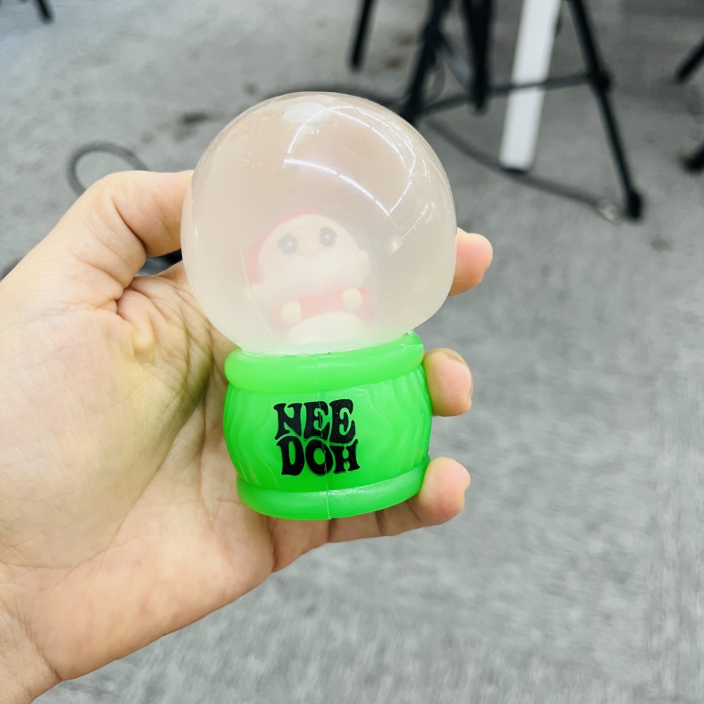 60 Pack YIPAI China Warehouse Needoh Style Christmas Snow Globe Flow Squishy Stress Relief Fidget Toys with Flashing Light for Kids