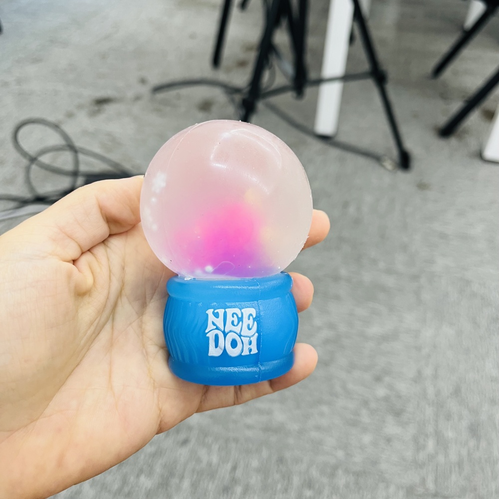 60 Pack YIPAI China Warehouse Needoh Style Christmas Snow Globe Flow Squishy Stress Relief Fidget Toys with Flashing Light for Kids