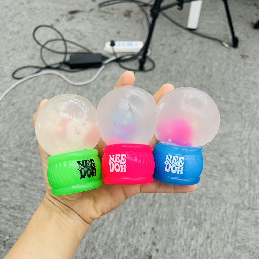 60 Pack YIPAI China Warehouse Needoh Style Christmas Snow Globe Flow Squishy Stress Relief Fidget Toys with Flashing Light for Kids