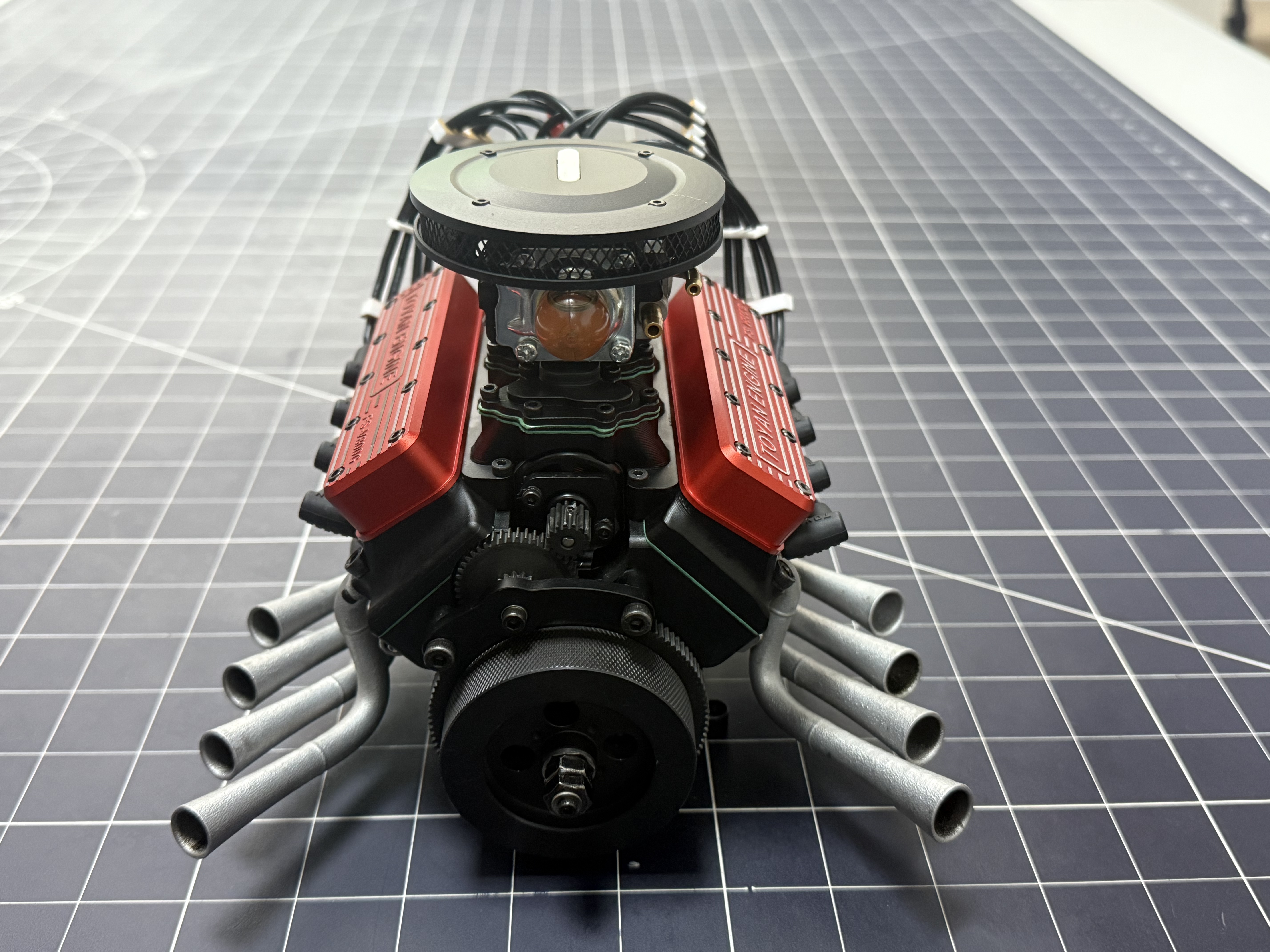 TOYAN Four-stroke V8 overhead valve water-cooled gasoline engine