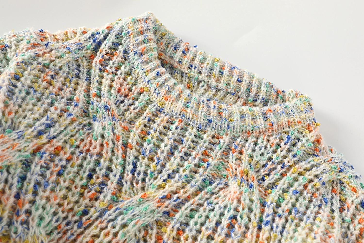 High-quality round-neck pullover long-sleeved colorful dotted short sweater thickened