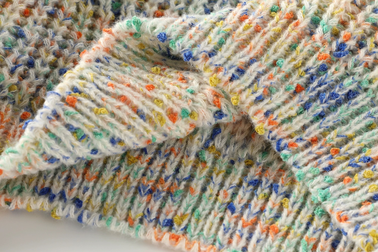 High-quality round-neck pullover long-sleeved colorful dotted short sweater thickened