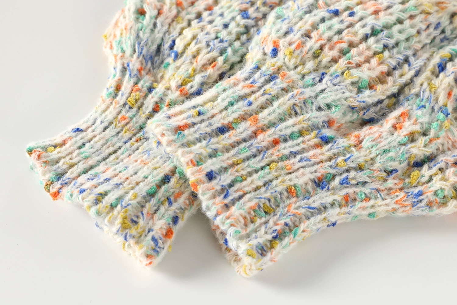 High-quality round-neck pullover long-sleeved colorful dotted short sweater thickened