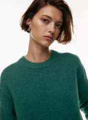 Round neck knitted sweater with long sleeves and warm colors can be customized