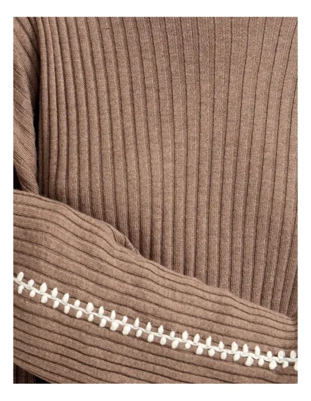 Brown contrast stitched knitted top with long sleeves, loose and warm