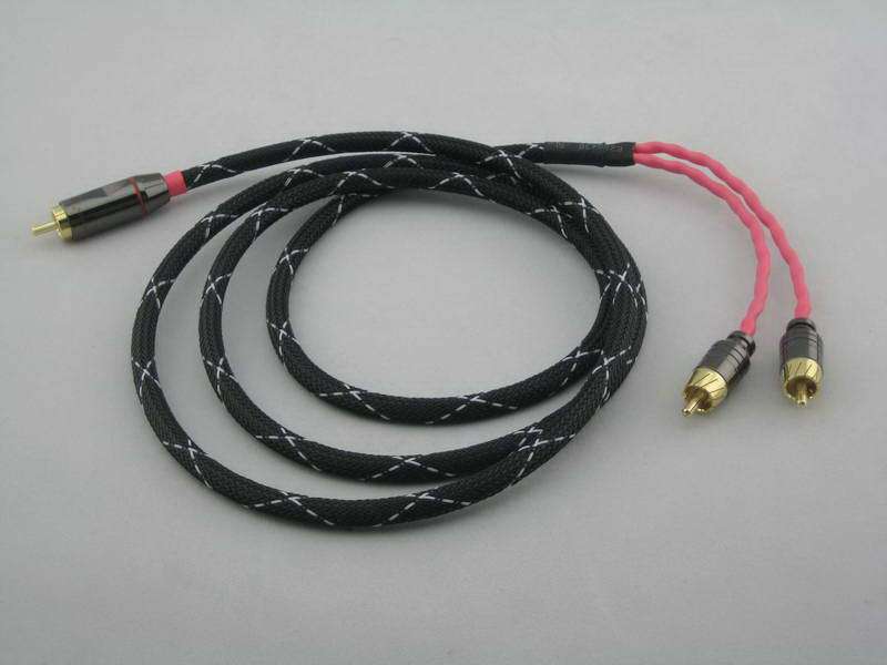 A08 --- Canare L-4E6S RCA(Male to 2 x Male) Y-Cable