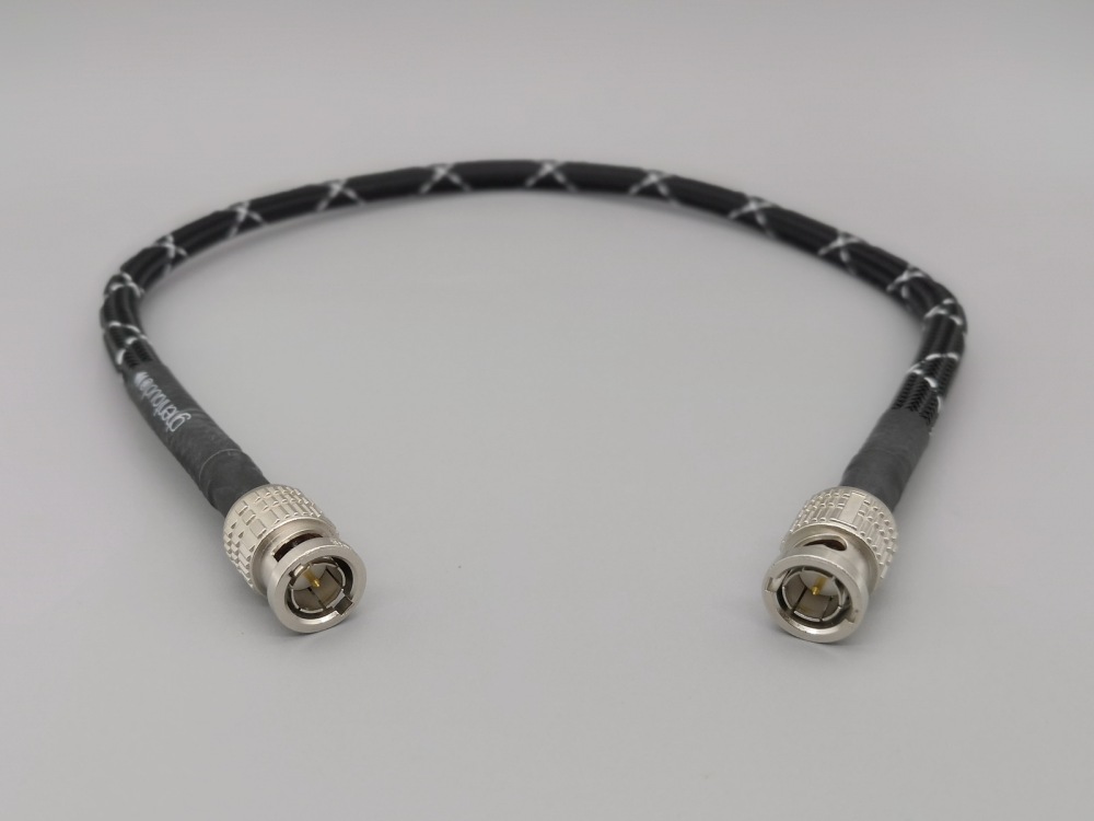 E05 --- Belden 1694A 75Ω Coax Locking RCA Cable