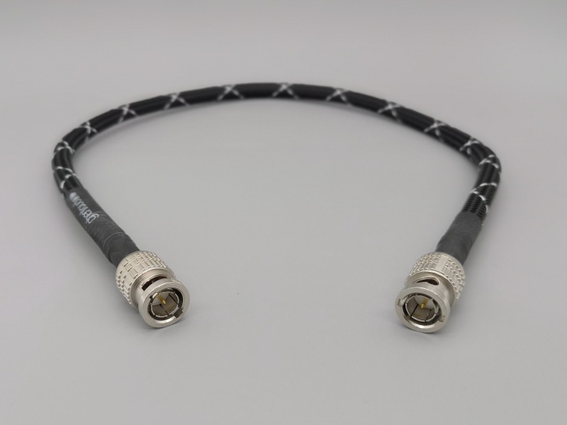 E05 --- Belden 1694A 75Ω Coax Locking RCA Cable