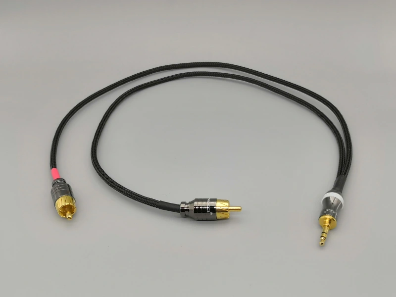 B02 --- 3.5mm TRS to Dual RCA Canare L-2B2AT Y-Cable