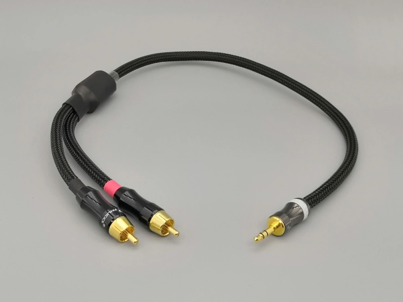 B03 --- 3.5mm TRS to Dual RCA Choseal 4N-OFC Y-cable