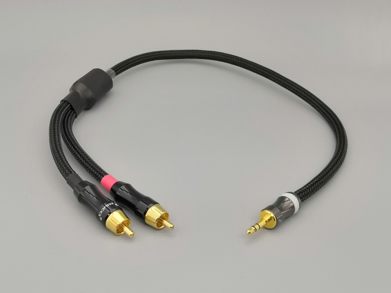 B03 --- 3.5mm TRS to Dual RCA Choseal 4N-OFC Y-cable
