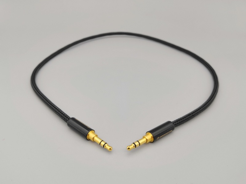 B02 --- 3.5mm TRS to Dual RCA Canare L-2B2AT Y-Cable