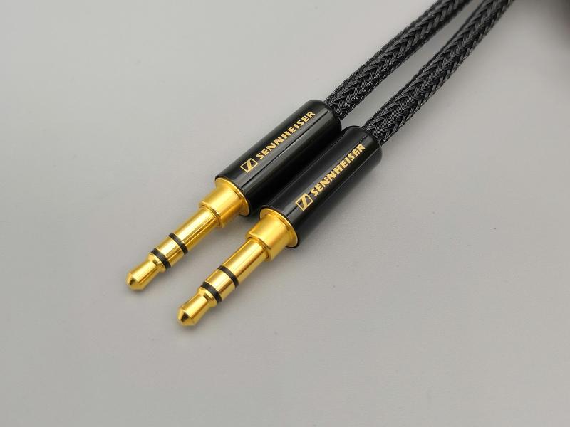 D01 --- 3.5mm Jack TRS Aux Canare L-2B2AT Cable