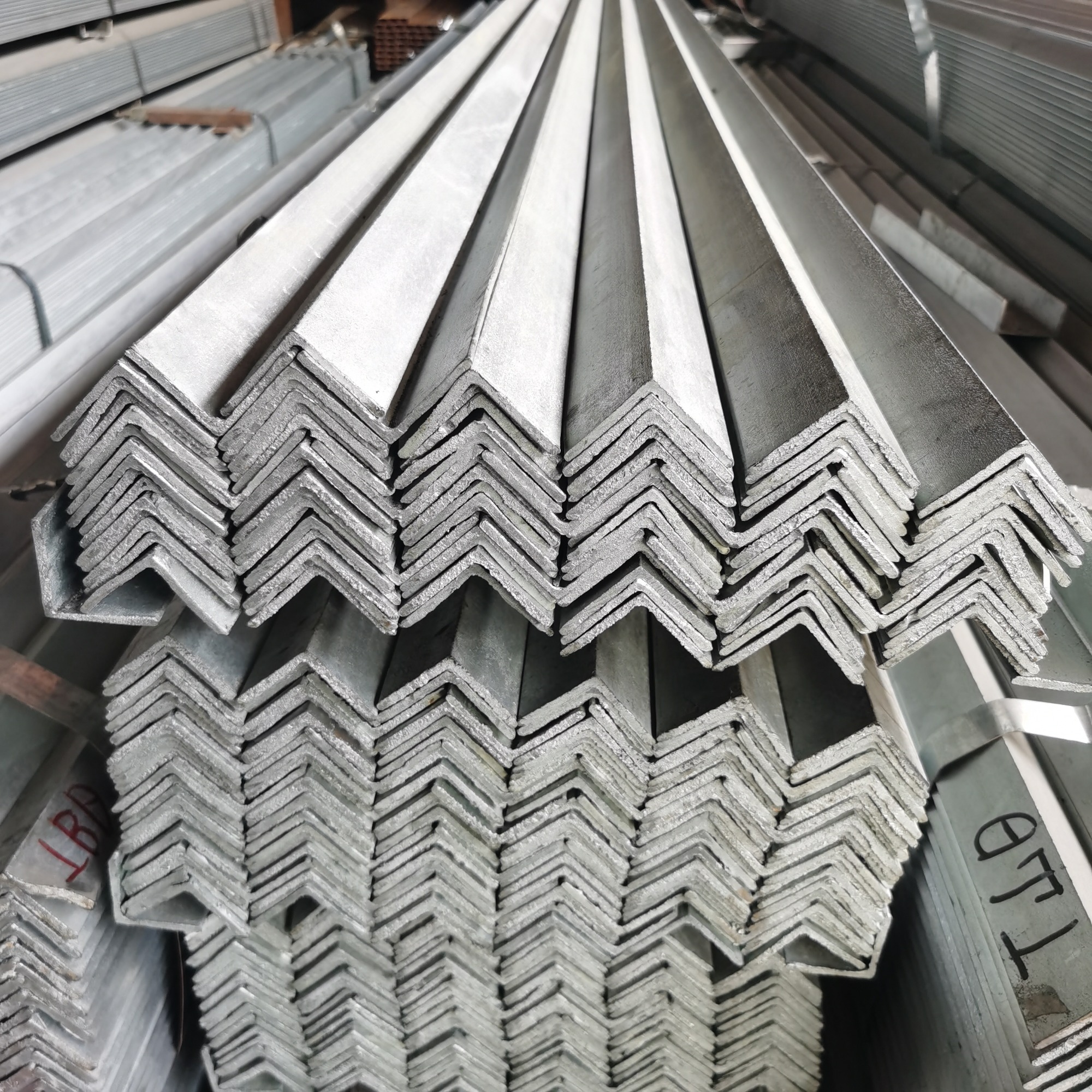 How to improve the service life of galvanized angle steel