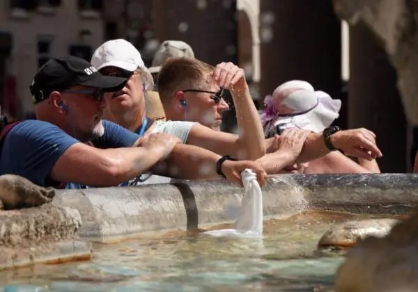 Southern European Air Conditioners Sell Well Under High Temperatures