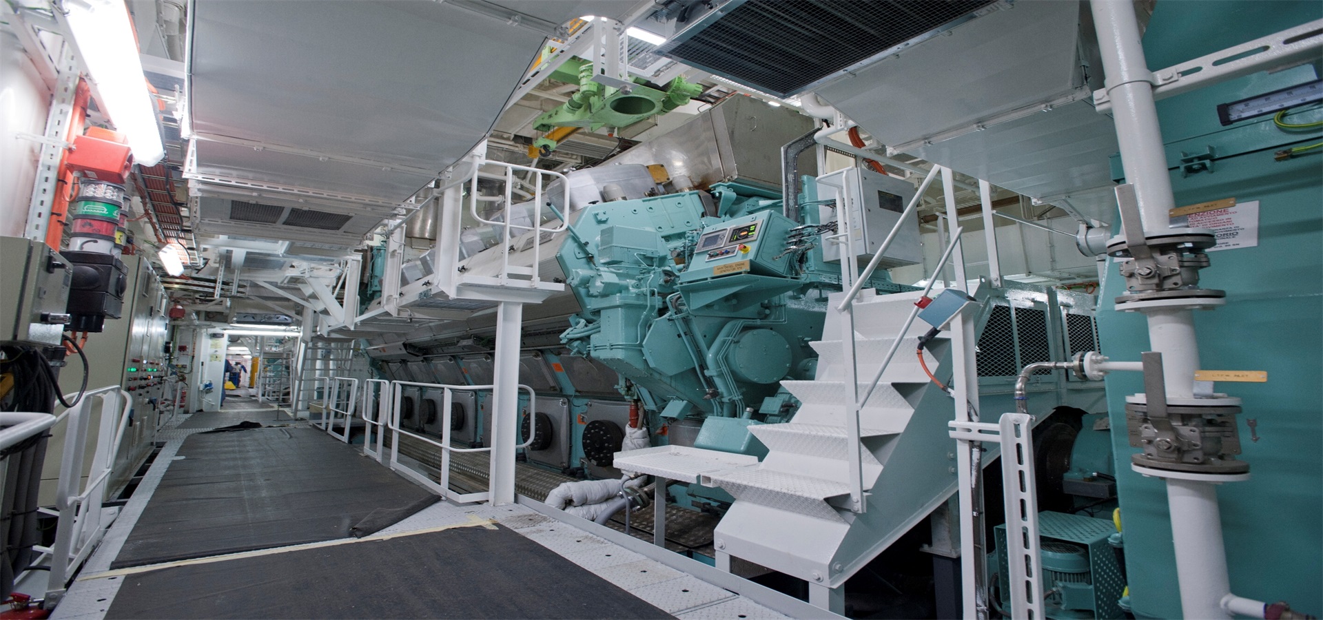 Efficient Power, Reliable Engineering – Explore our high-performance marine main and auxiliary engines for smooth and reliable voyages.