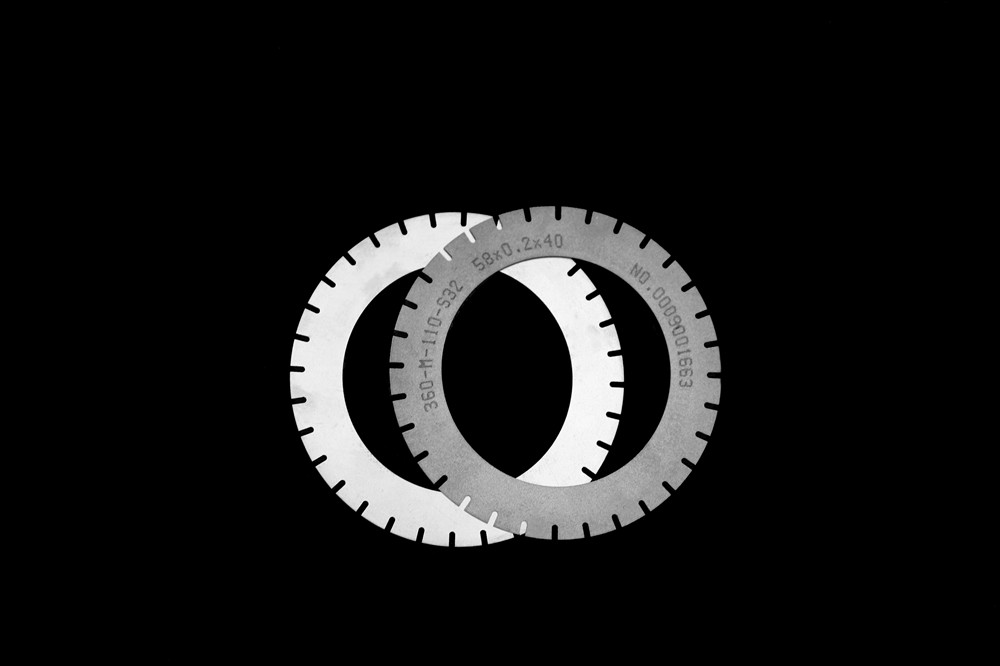 Semiconductor chip stroke blade