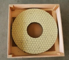 Ceramic binder diamond grinding disc