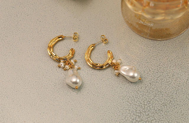 Natural pearl earrings(This is a promotion, buy one get one free)