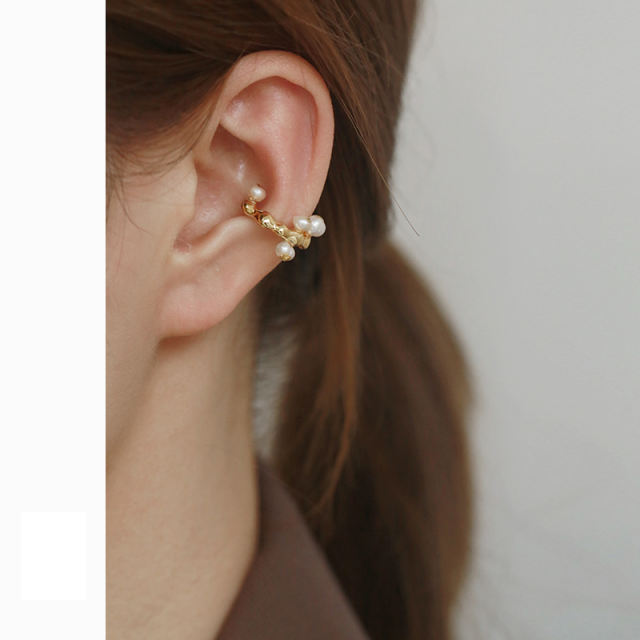 Pearl and gold foil ear bone clip earpiece without piercing