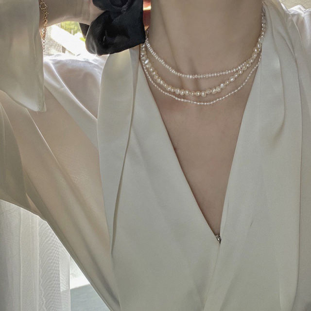 Irregular pearl necklace