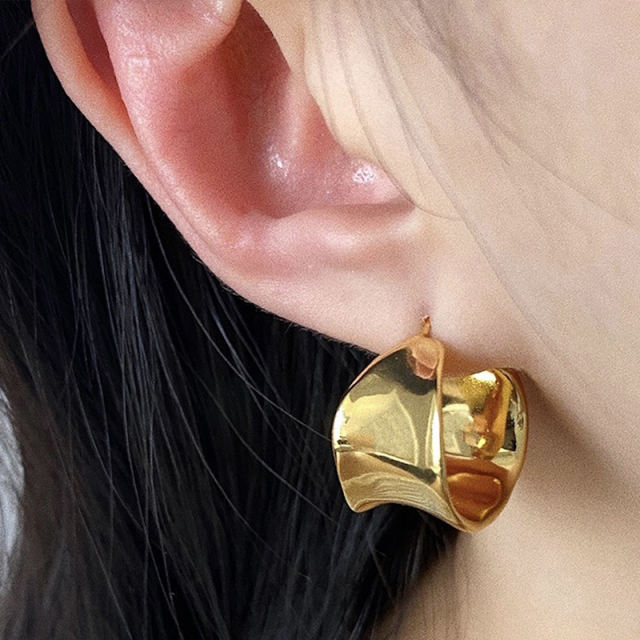 C-shaped ear ring
