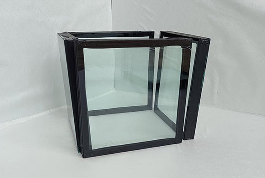 Characteristics and application of super white fire resistant glass