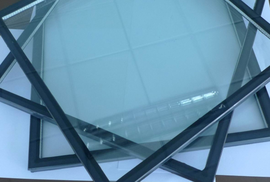 Heat bending hollow glass use attention to light distortion