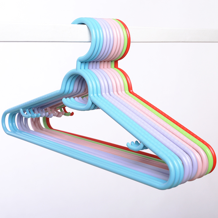 plastic hangers wholesale 