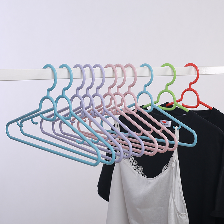 Wholesale Colorful Clothing Plastic Hangers