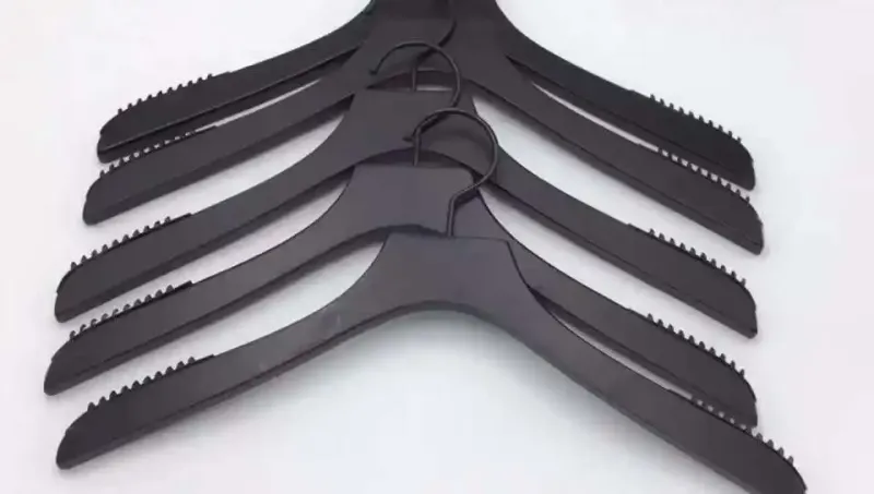 Black wood clothes hanger with anti slilp shoulder
