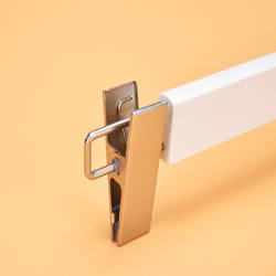 clothes hangers with clips