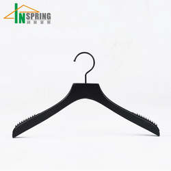 custom hangers with non slip rubber