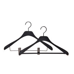 clothes hangers with clips