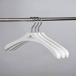 garment hangers with logo