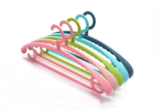 Colorful wide shoulder plastic heavy duty hangers