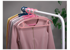 Colorful wide shoulder plastic heavy duty hangers