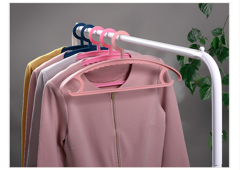 Colorful wide shoulder plastic heavy duty hangers