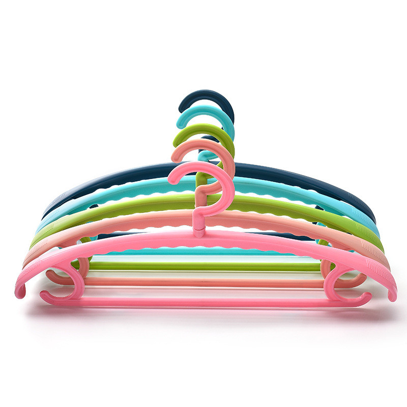 Colorful wide shoulder plastic heavy duty hangers