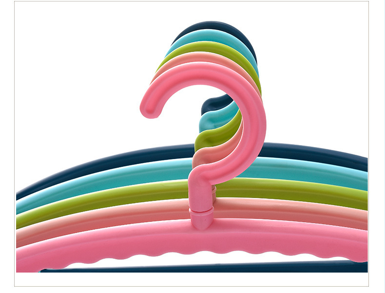 Colorful wide shoulder plastic heavy duty hangers