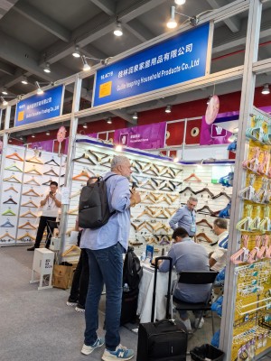 inspring wooden hangers manufacturer