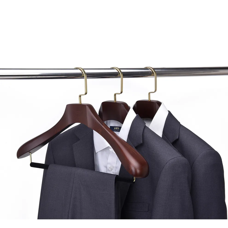 Factory wood luxury wide shoulder hanger with velvet bar