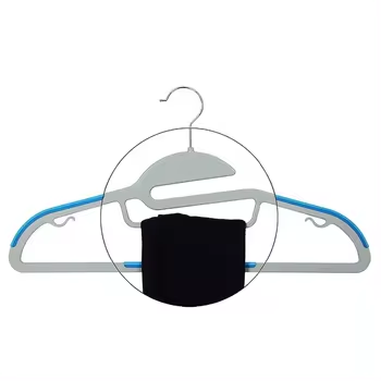 plastic clothes hangers