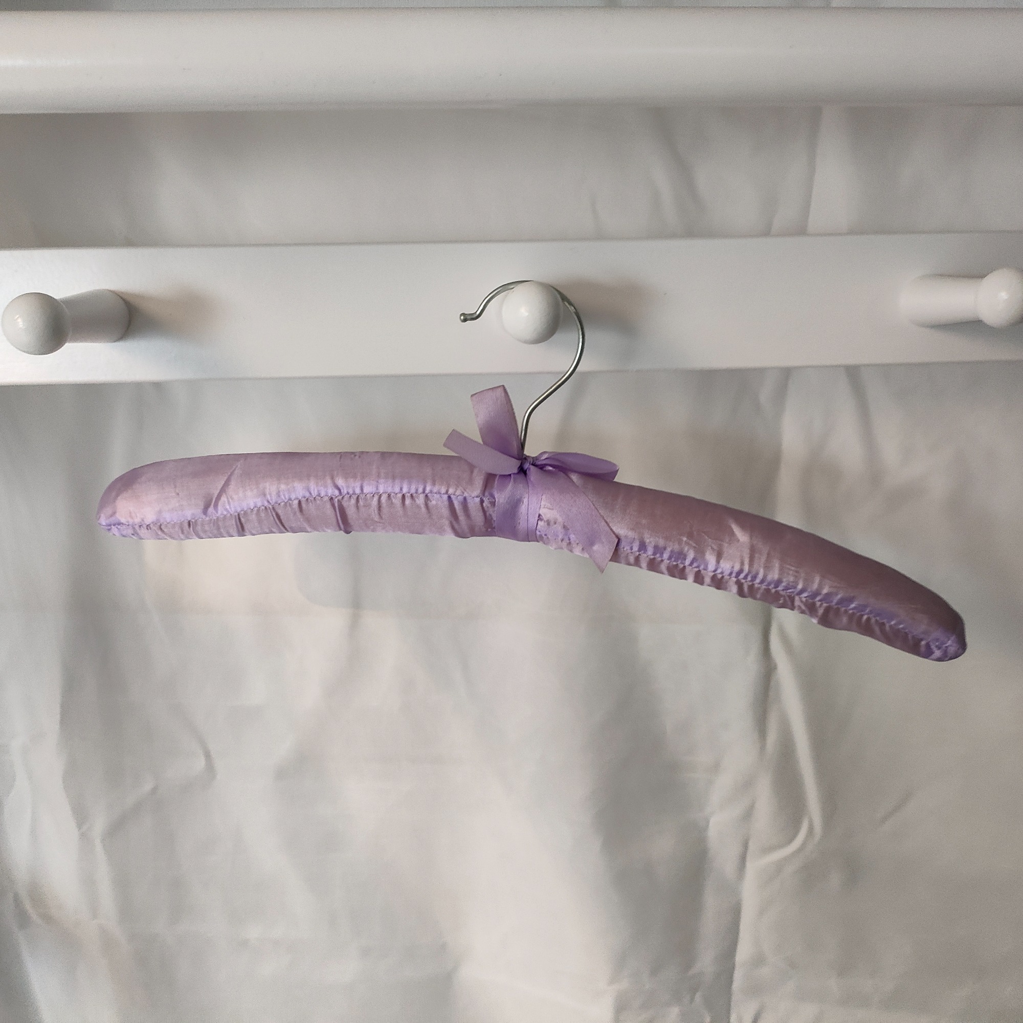 Custom hook color satin hangers in bulk cheap