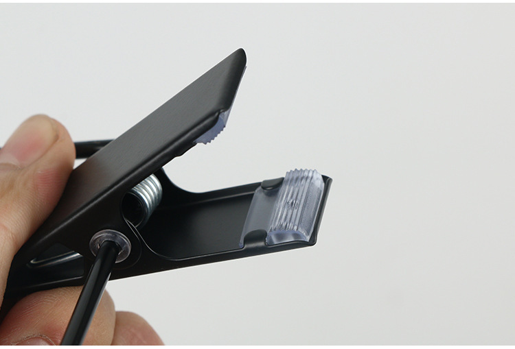 clothes hangers with clips