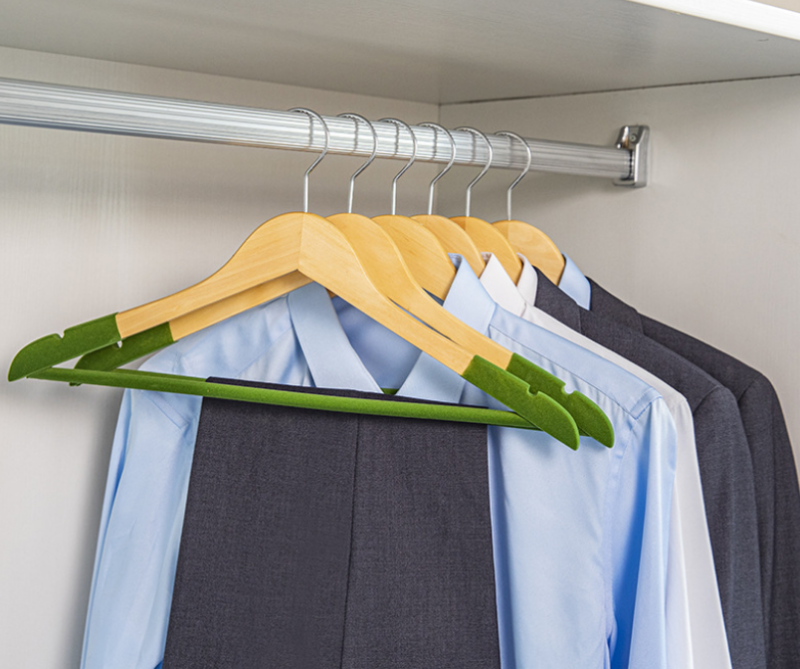 Custom velvet color non Slip Wooden Suit Coat Hangers