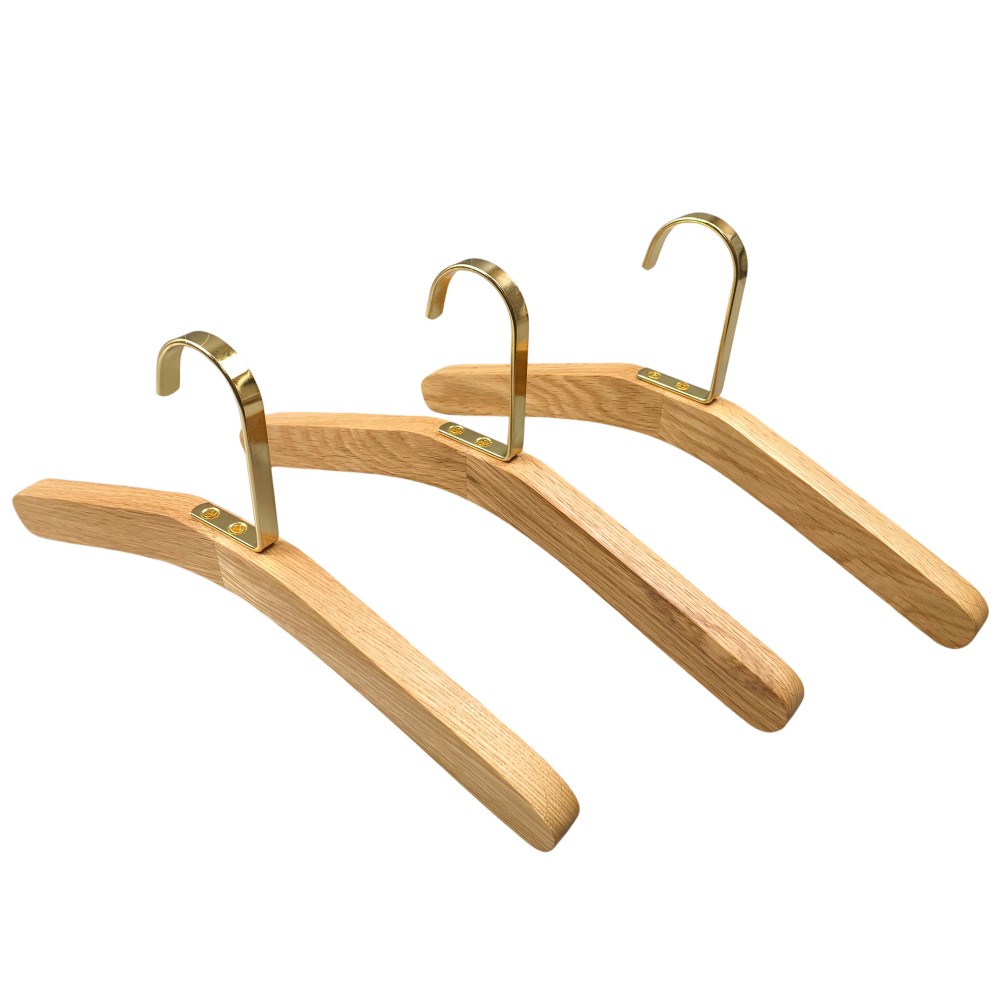 Wooden clothes hangers without notches