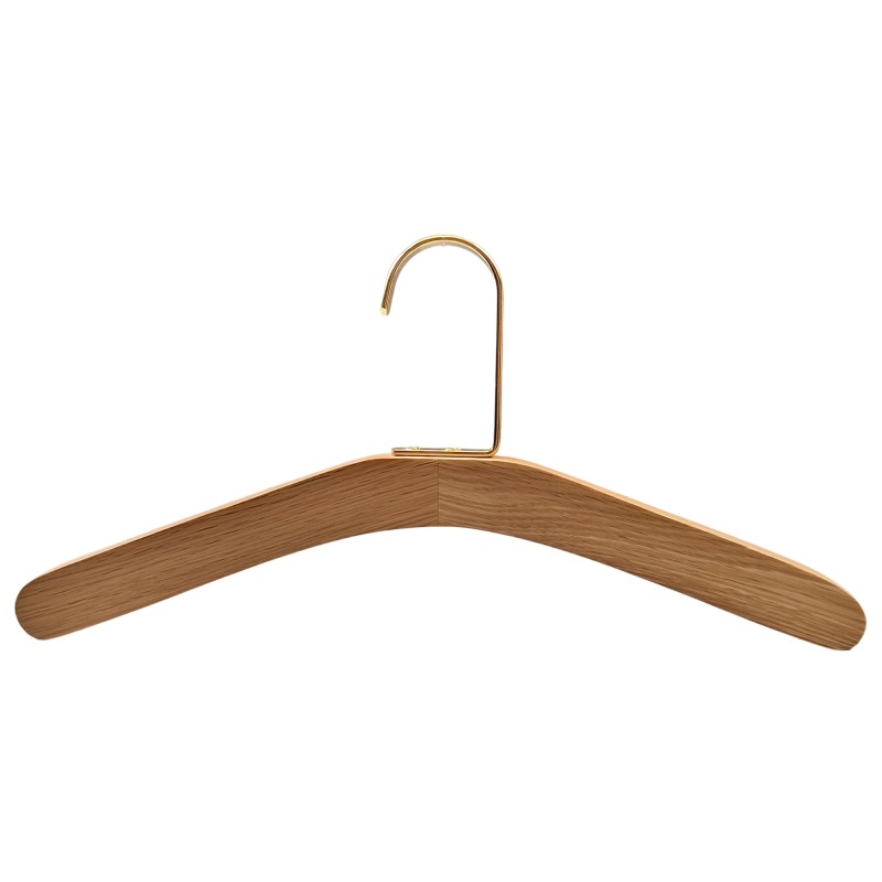 Wooden clothes hangers without notches