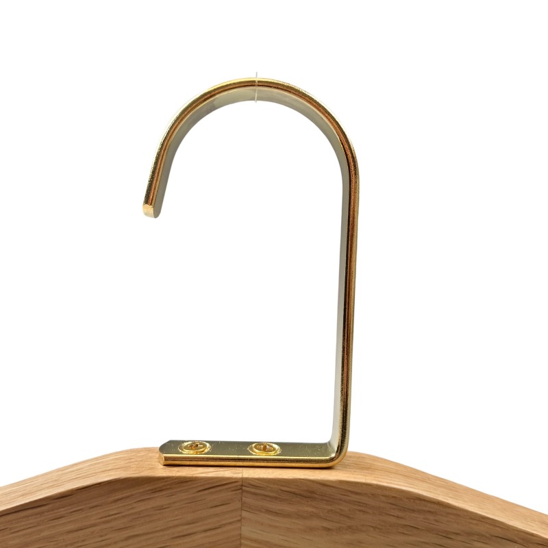 Wooden clothes hangers without notches