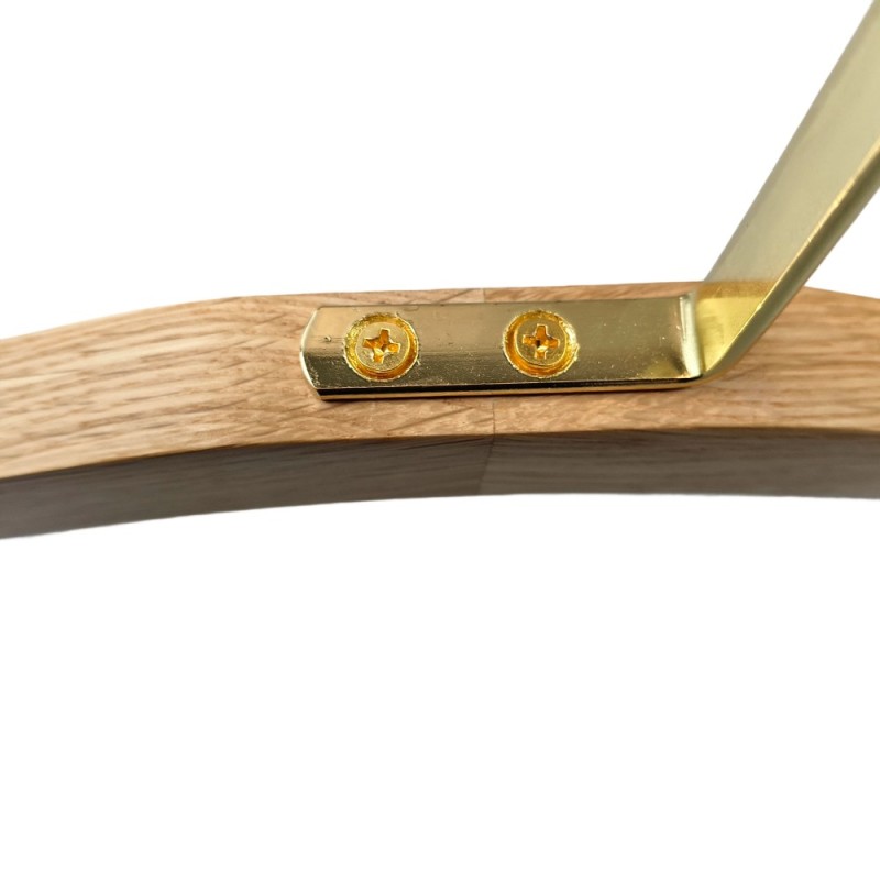 Wooden clothes hangers without notches